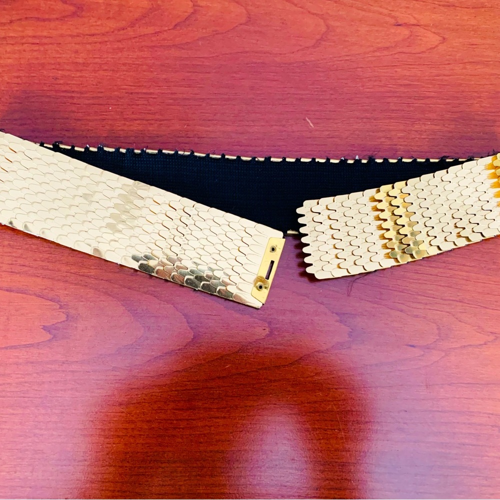 Rare Vintage shiny gold tone metal strechy belt elastic crocodile skin style